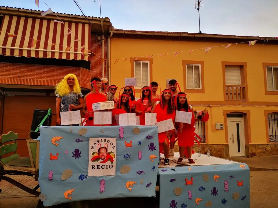 Desfile de carrozas en Quiruelas de Vidriales
