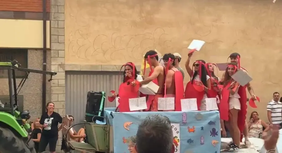 Desfile de carrozas en Quiruelas de Vidriales