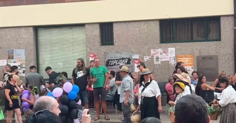 Desfile de carrozas en Quiruelas de Vidriales
