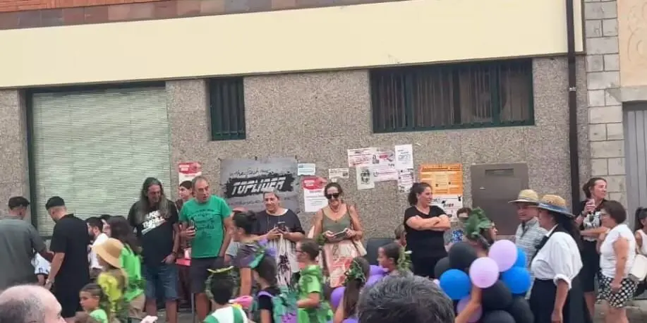 Desfile de carrozas en Quiruelas de Vidriales