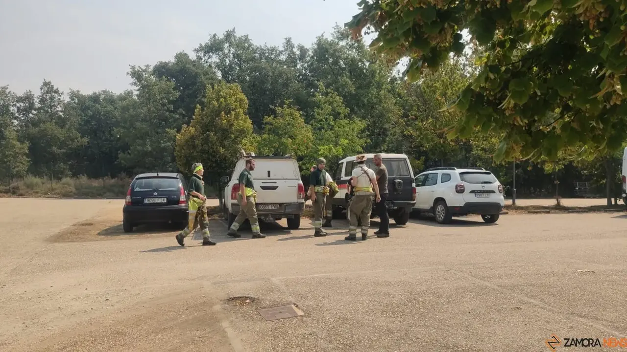 Sanabria sigue resistiendo con fuerza humana y mecánica en la lucha contra el fuego