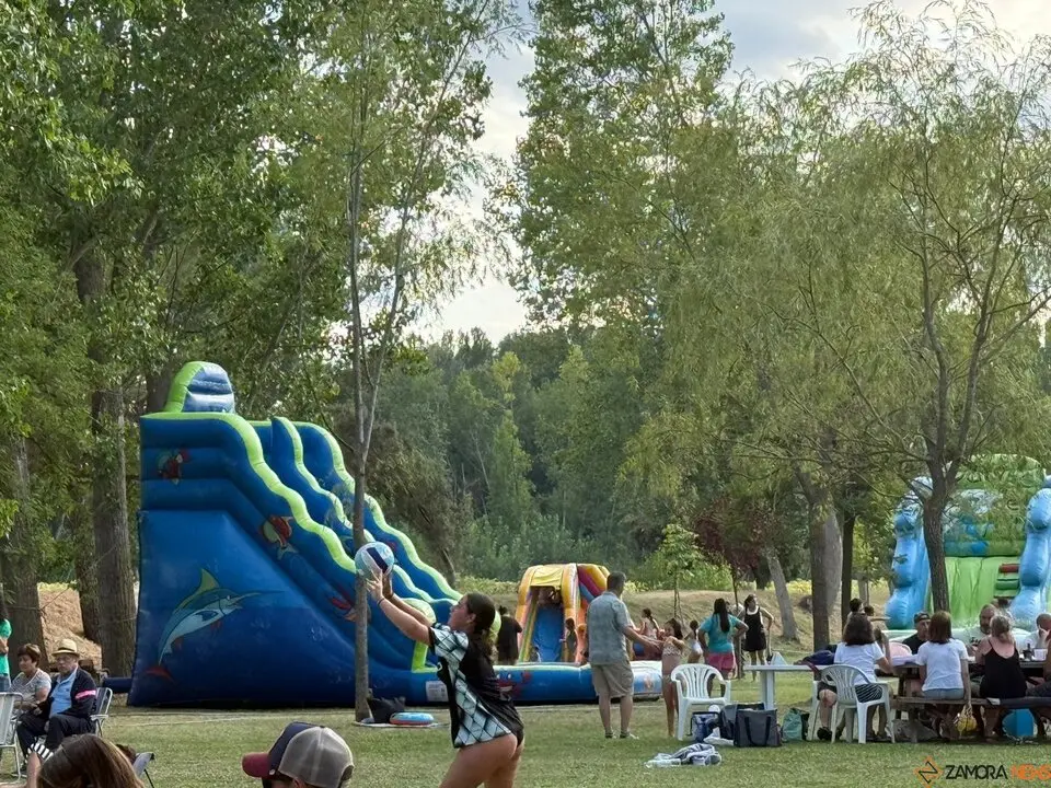 Santib&aacute;&ntilde;ez de Tera abre las fiestas de San Tirso con una multitudinaria comida popular