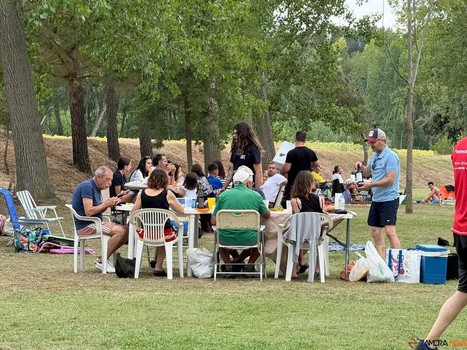 Santib&aacute;&ntilde;ez de Tera abre las fiestas de San Tirso con una multitudinaria comida popular
