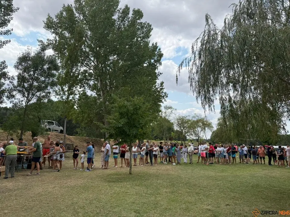 Santibáñez de Tera abre las fiestas de San Tirso con una multitudinaria comida popular