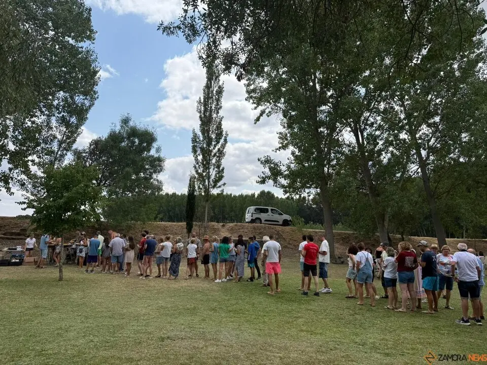 Santib&aacute;&ntilde;ez de Tera abre las fiestas de San Tirso con una multitudinaria comida popular