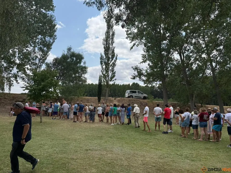 Santib&aacute;&ntilde;ez de Tera abre las fiestas de San Tirso con una multitudinaria comida popular