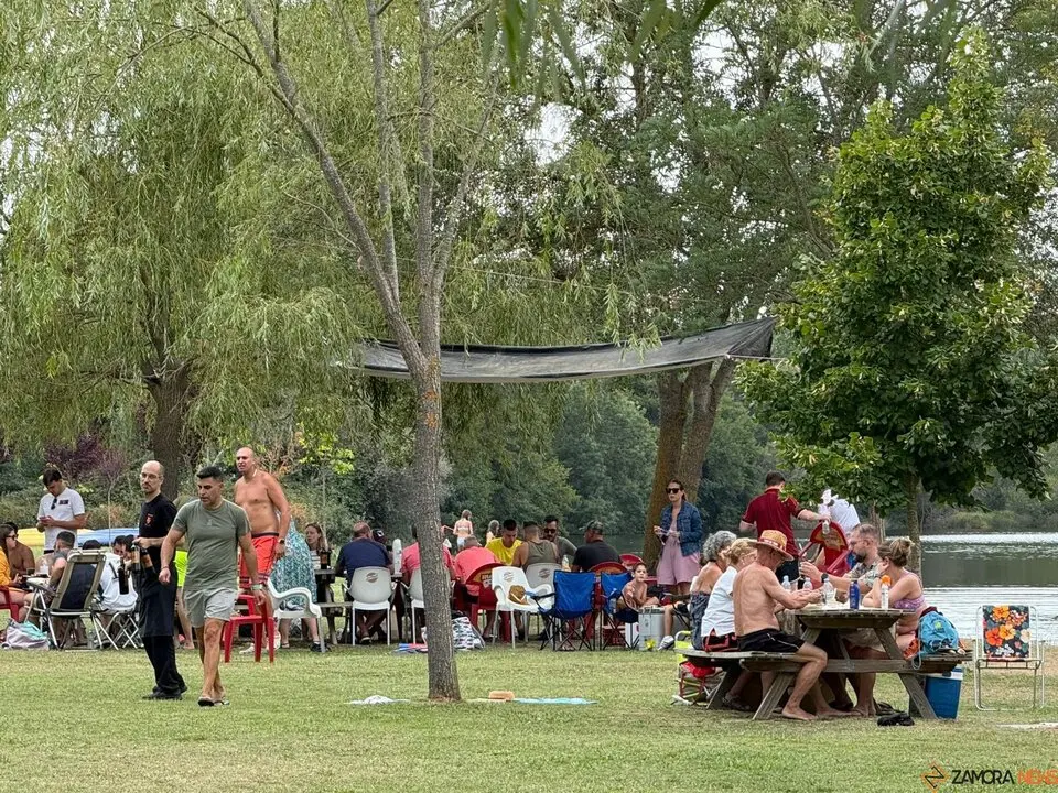 Santib&aacute;&ntilde;ez de Tera abre las fiestas de San Tirso con una multitudinaria comida popular