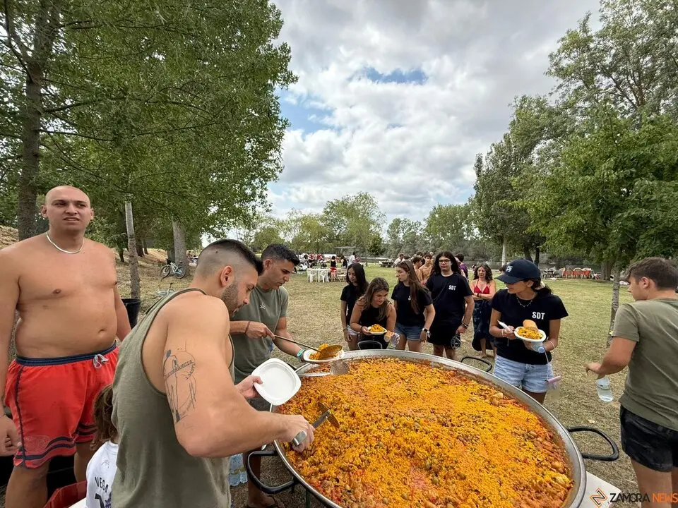 Santib&aacute;&ntilde;ez de Tera abre las fiestas de San Tirso con una multitudinaria comida popular