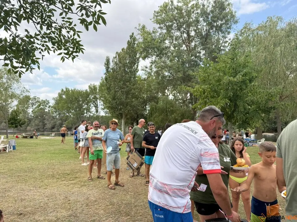 Santib&aacute;&ntilde;ez de Tera abre las fiestas de San Tirso con una multitudinaria comida popular