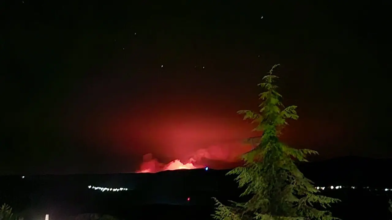 imagen noche incendio sanabria