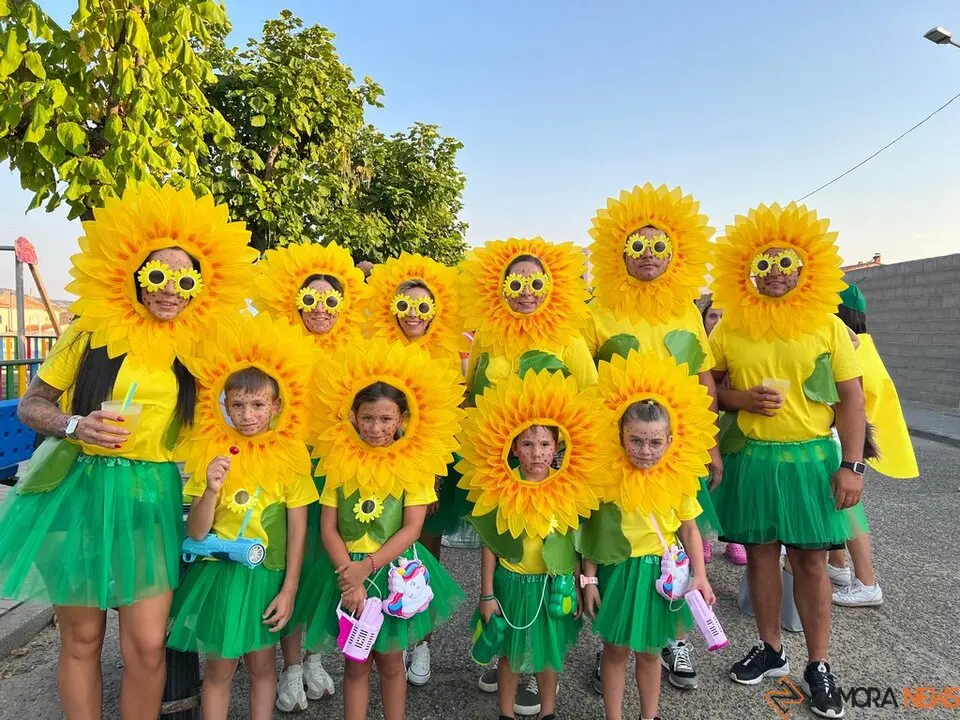 Desfile de peñas Villalazán_4