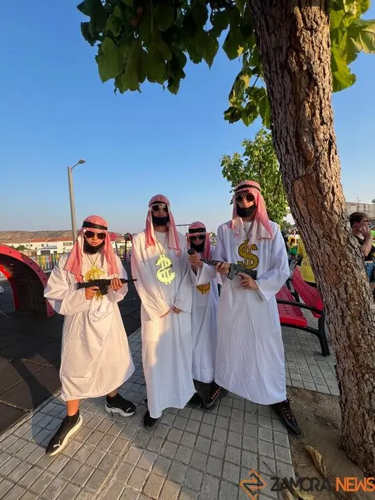 Desfile de peñas Villalazán_5