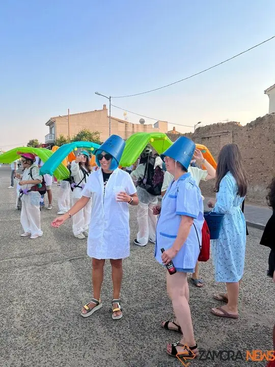 Desfile de peñas Villalazán_6