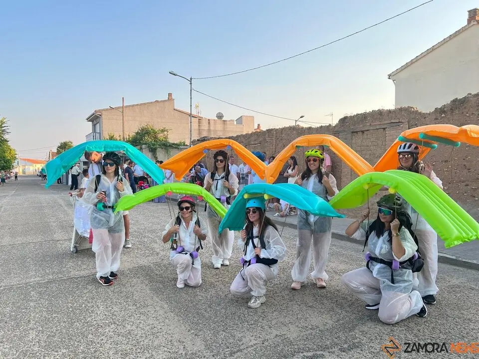 Desfile de peñas Villalazán_7