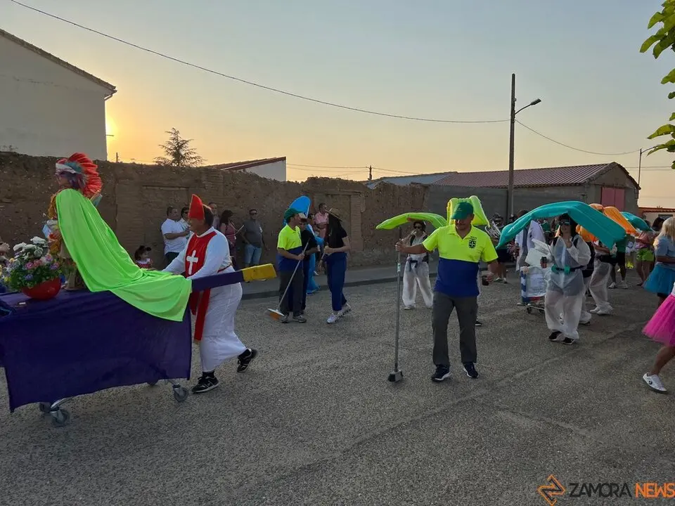 Desfile de peñas Villalazán_12