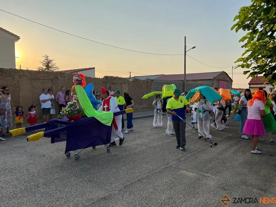 Desfile de peñas Villalazán_11