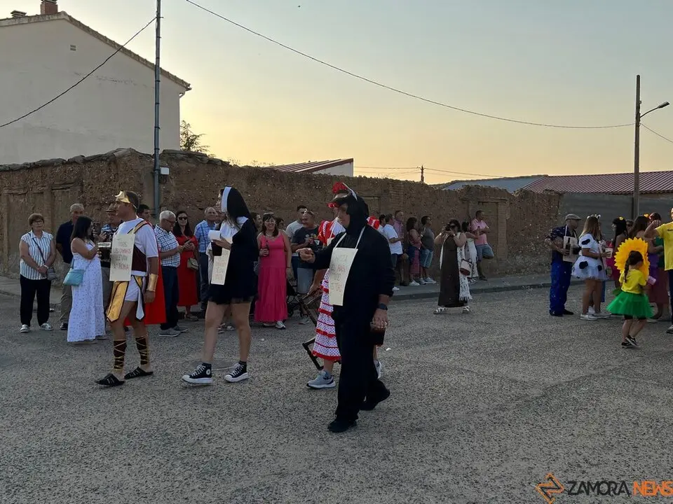 Desfile de peñas Villalazán_18