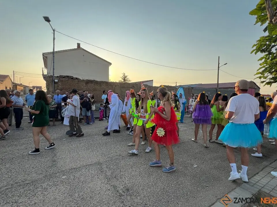 Desfile de peñas Villalazán_22