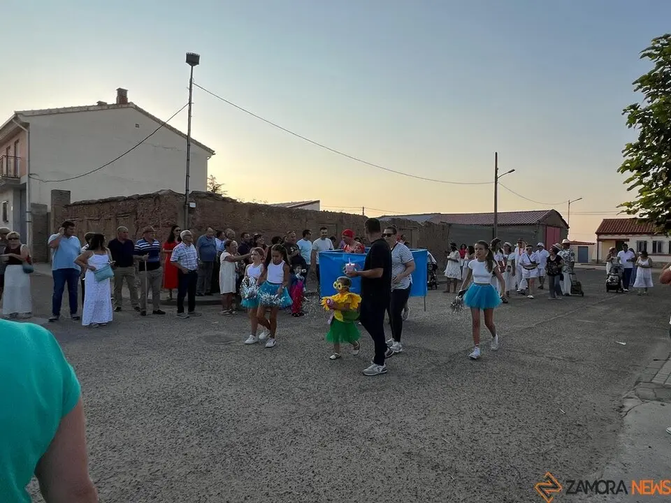 Desfile de peñas Villalazán_27