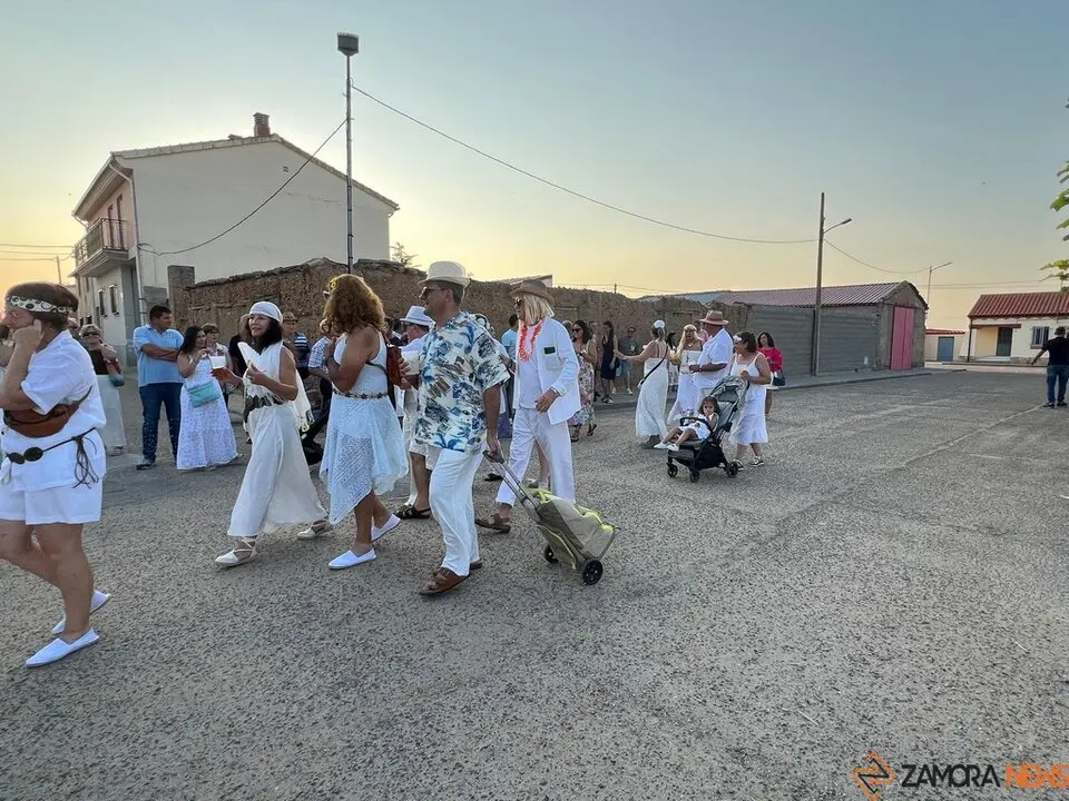 Desfile de peñas Villalazán_30