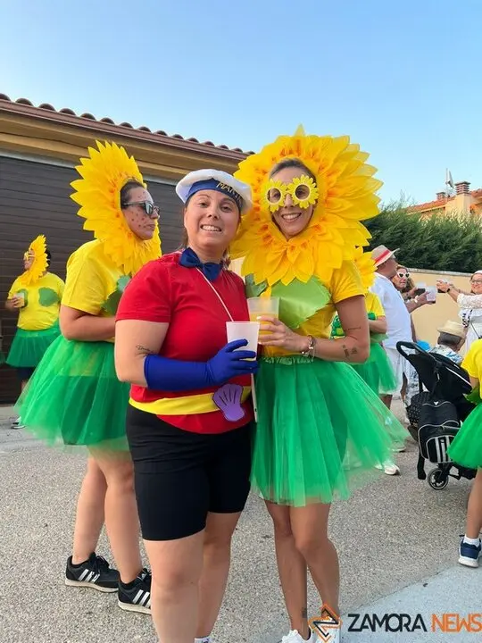 Desfile de peñas Villalazán_32