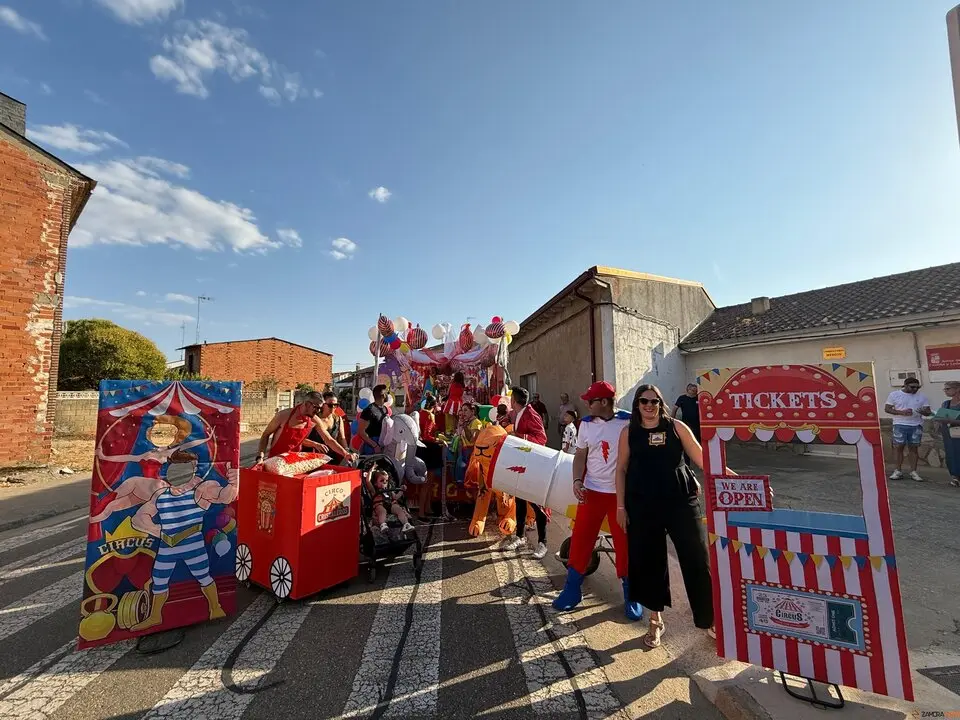 Un desfile de fantasía cierra las fiestas en Santibáñez de Tera