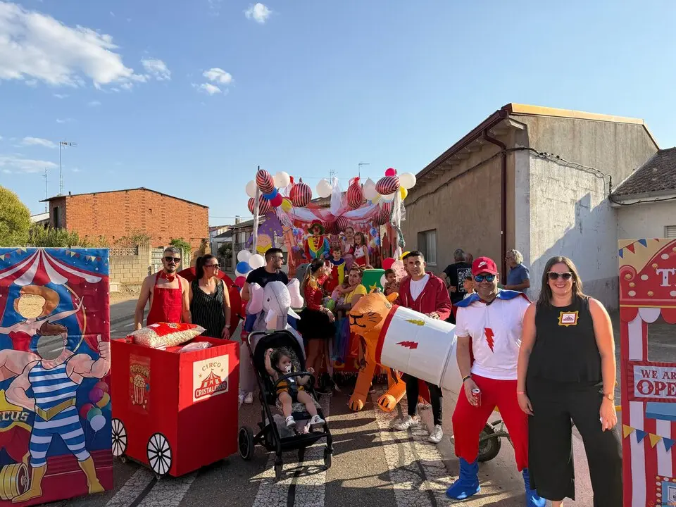 Un desfile de fantasía cierra las fiestas en Santibáñez de Tera