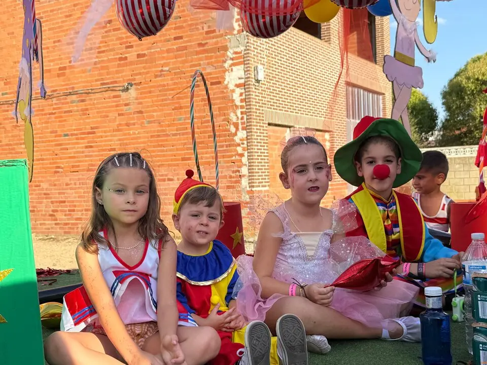 Un desfile de fantasía cierra las fiestas en Santibáñez de Tera