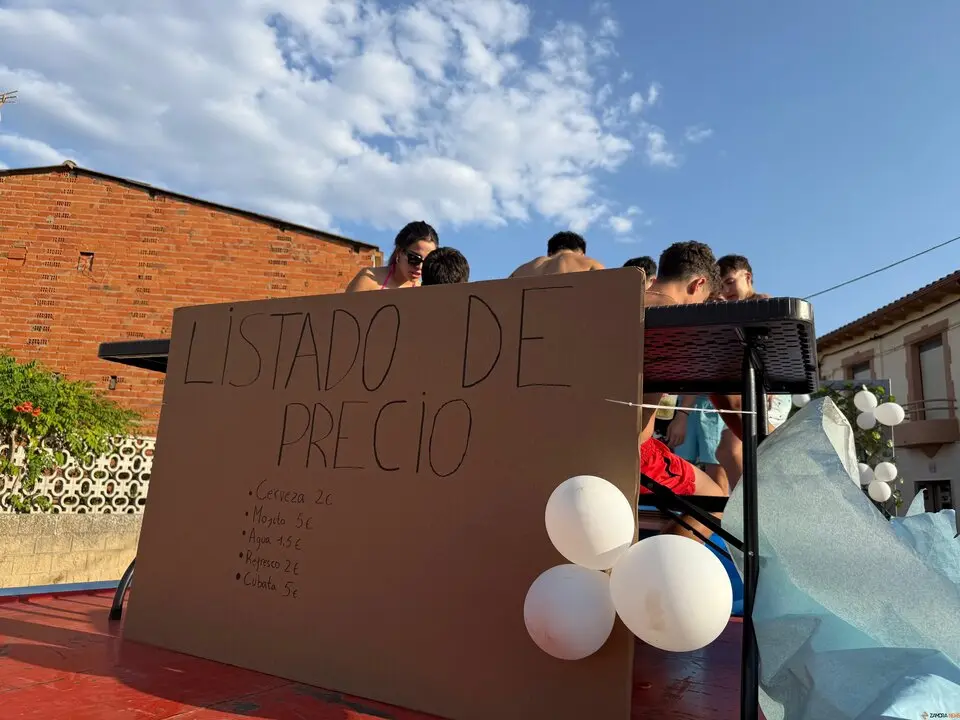 Un desfile de fantasía cierra las fiestas en Santibáñez de Tera