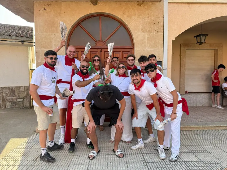 Un desfile de fantasía cierra las fiestas en Santibáñez de Tera