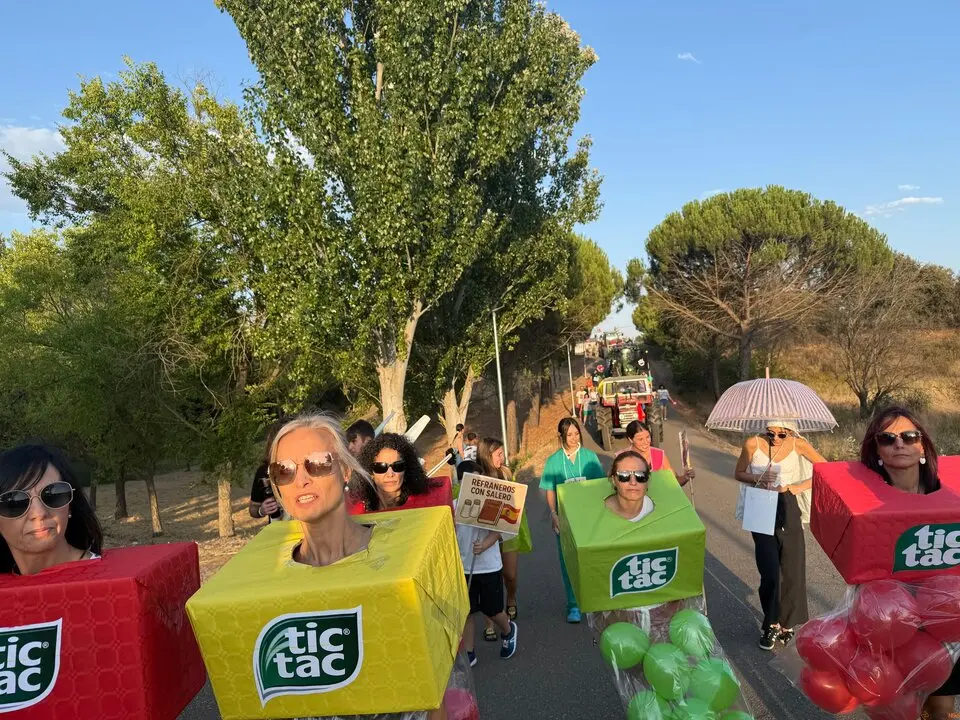 Un desfile de fantasía cierra las fiestas en Santibáñez de Tera
