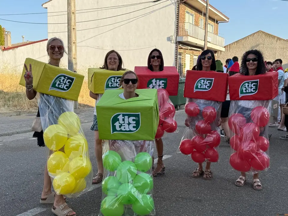 Un desfile de fantasía cierra las fiestas en Santibáñez de Tera