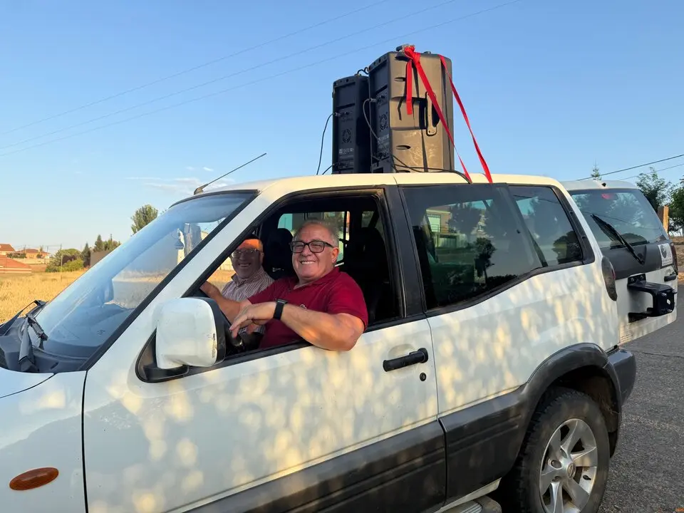 Un desfile de fantasía cierra las fiestas en Santibáñez de Tera