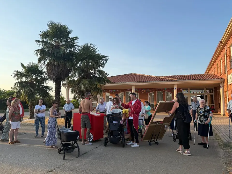 Un desfile de fantasía cierra las fiestas en Santibáñez de Tera