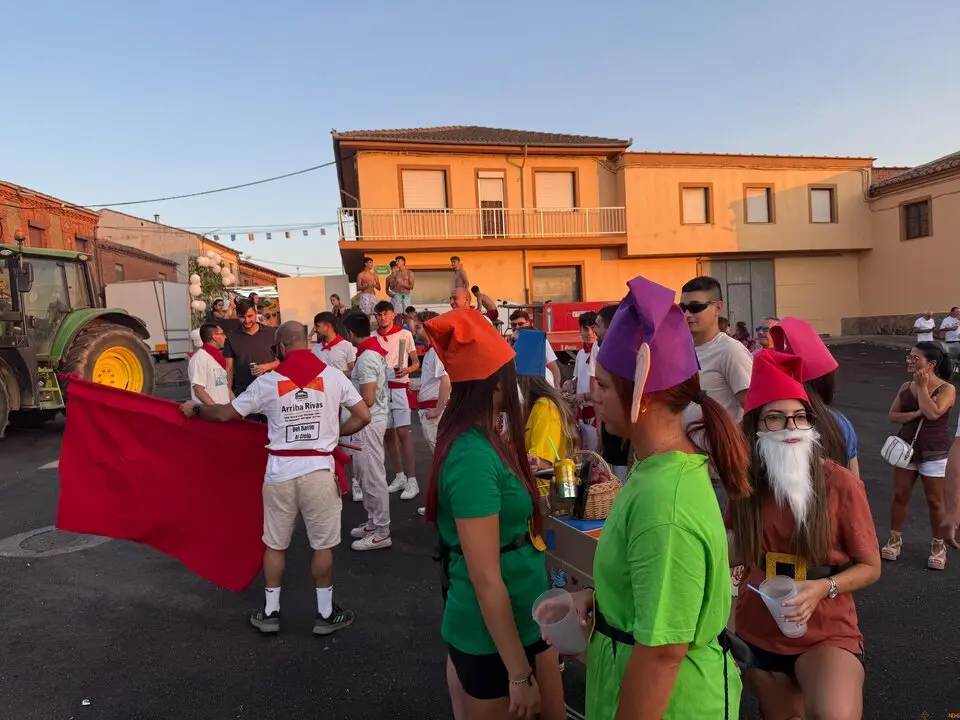 Un desfile de fantasía cierra las fiestas en Santibáñez de Tera