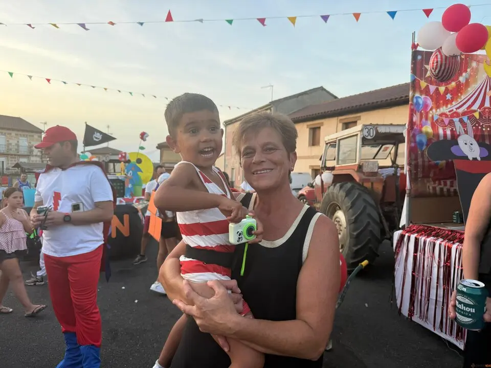 Un desfile de fantasía cierra las fiestas en Santibáñez de Tera