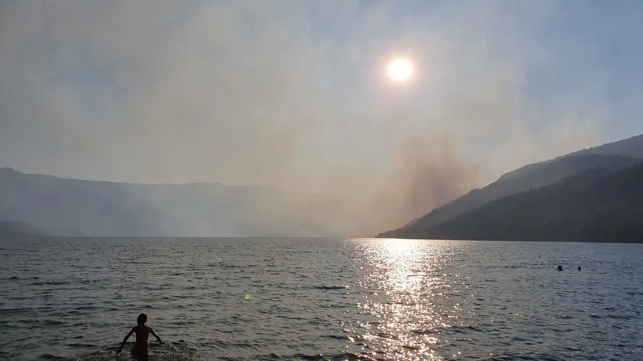 LAGO HUMO