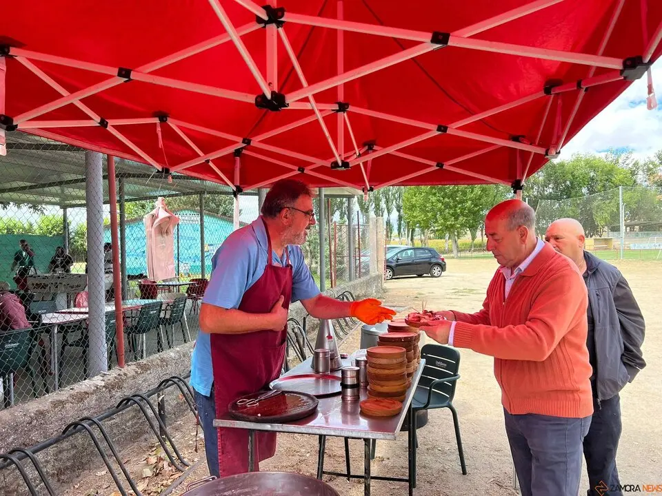 Coreses despide el verano con pulpo, gaitas y vermut