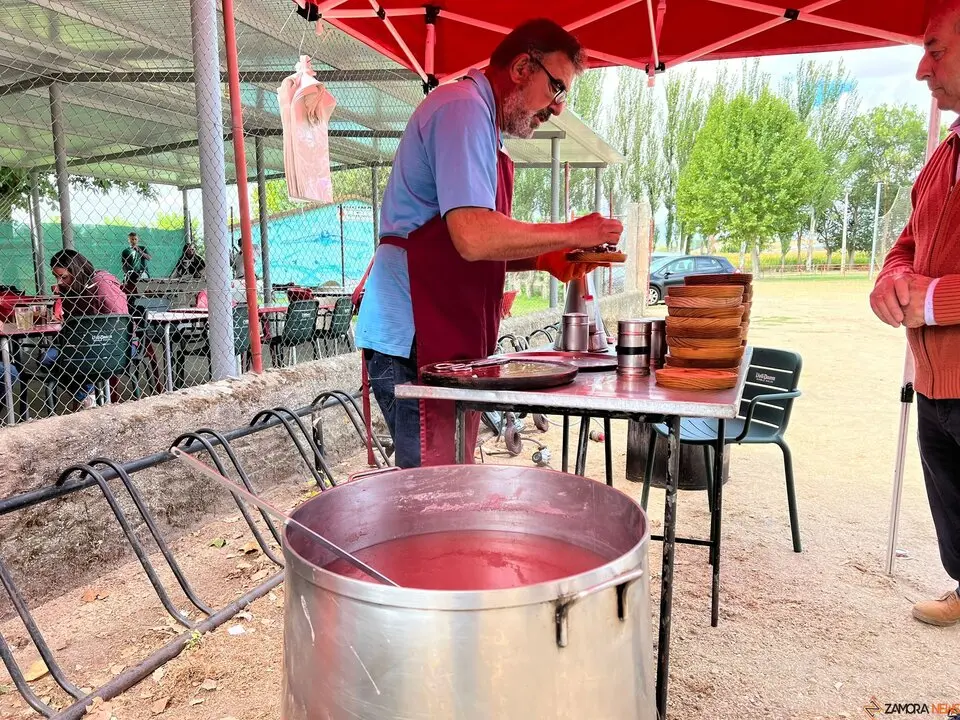 Coreses despide el verano con pulpo, gaitas y vermut