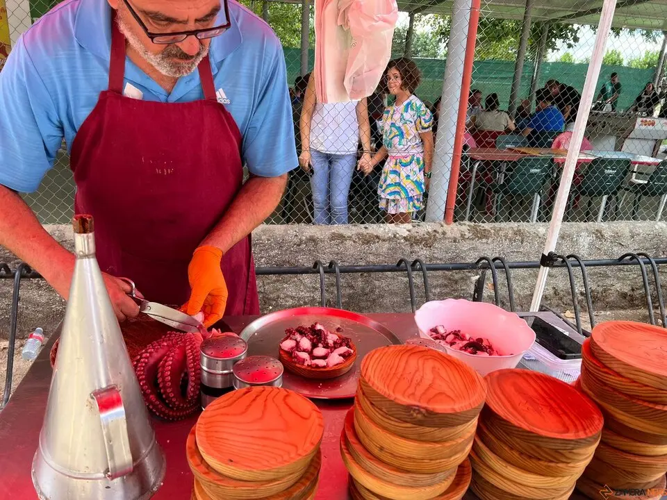 Coreses despide el verano con pulpo, gaitas y vermut