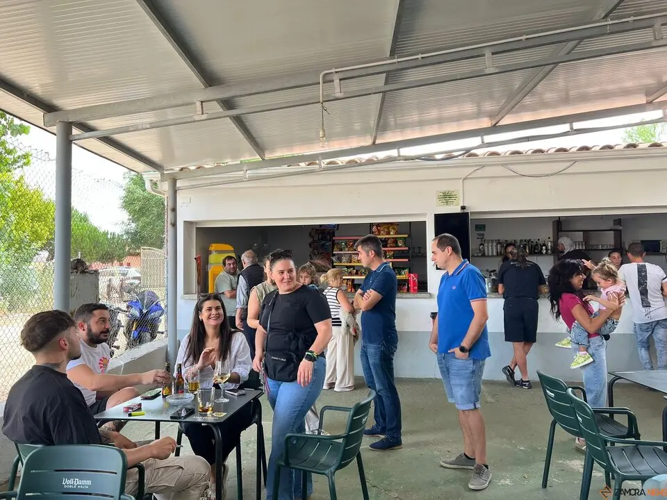 Coreses despide el verano con pulpo, gaitas y vermut