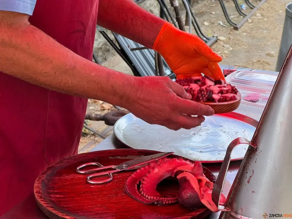Coreses despide el verano con pulpo, gaitas y vermut