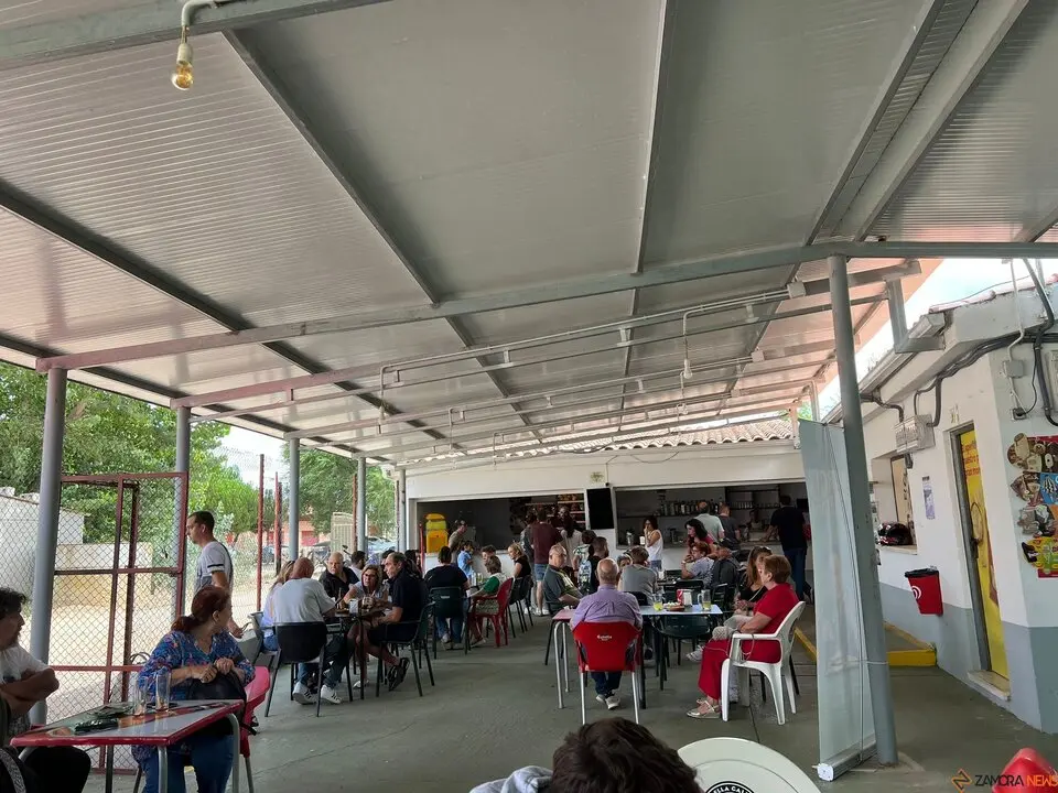Coreses despide el verano con pulpo, gaitas y vermut