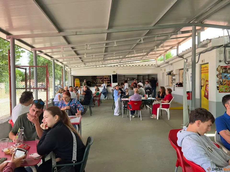 Coreses despide el verano con pulpo, gaitas y vermut