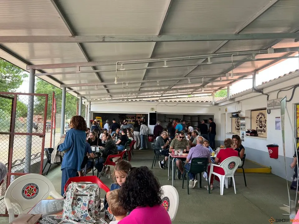 Coreses despide el verano con pulpo, gaitas y vermut