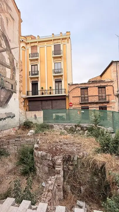 solar municipal situado en la intersección de las calles Ramón Álvarez y Costanilla