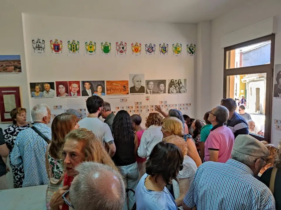 Malva celebra sus raíces con una exposición genealógica y un museo del chocolate