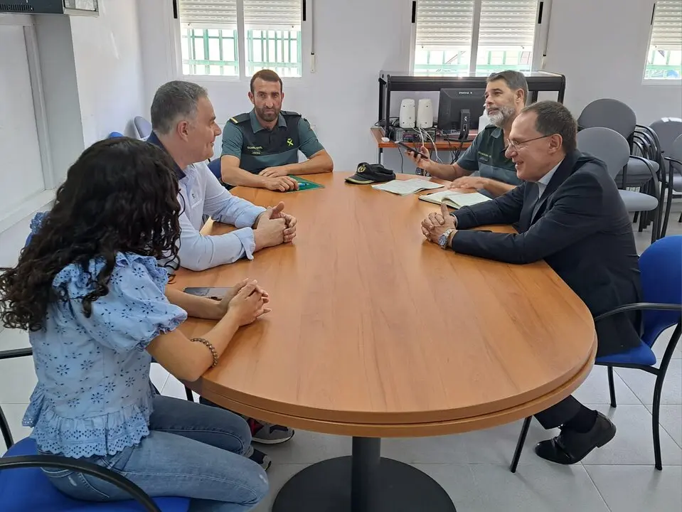 reunión con el alcalde de Gema del Vino