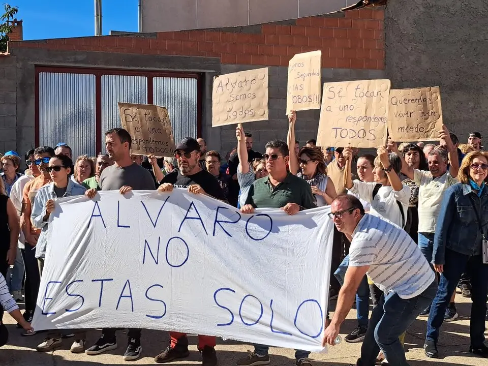concentración en apoyo a Álvaro en Olleros de Tera  (1)