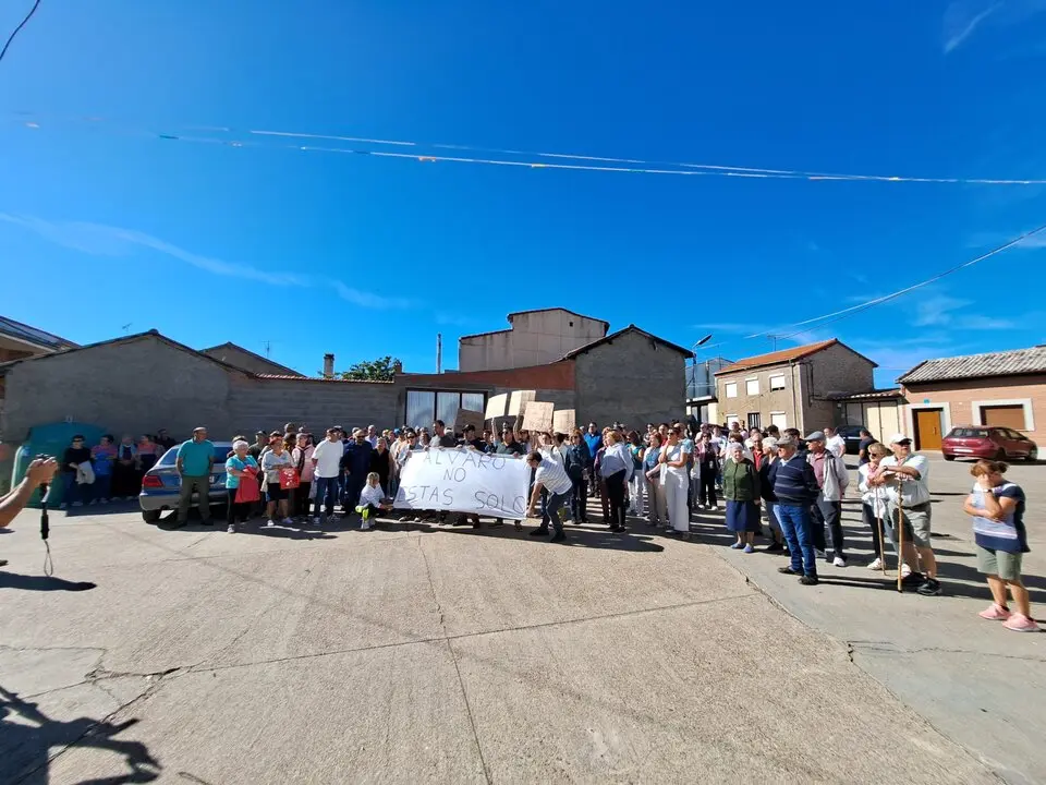 concentración en apoyo a Álvaro en Olleros de Tera  (2)